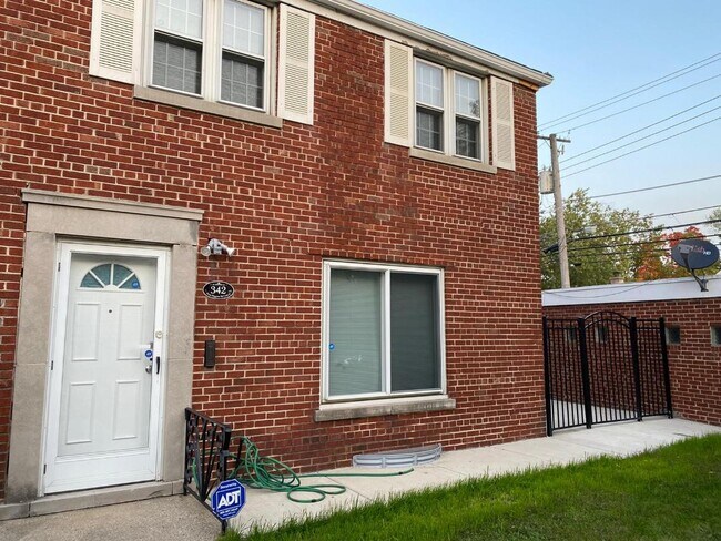 Building Photo - 342 W Higgins Rd