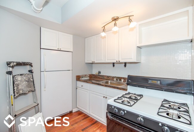 Building Photo - 1627 W Lawrence Ave