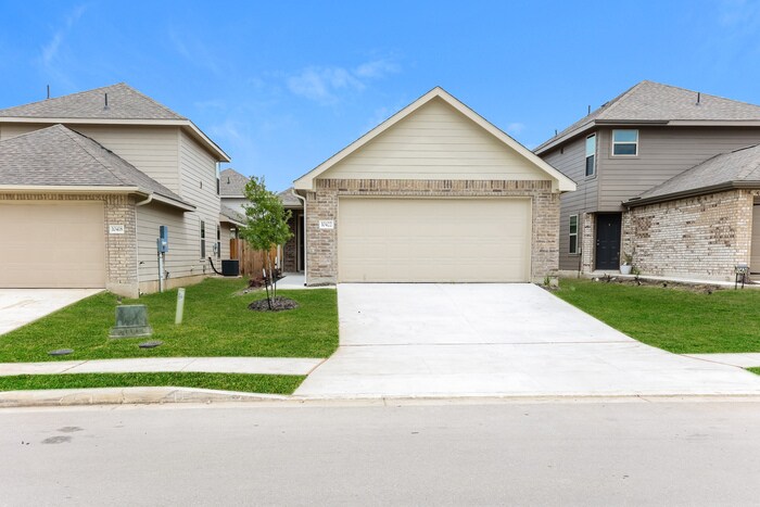 Primary Photo - Green Lake Meadow - 10422 Clearwater Way, ...