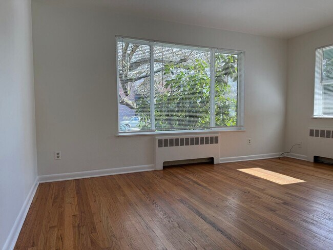 Foto del edificio - 1535-1537 California Ave SW (OTP)