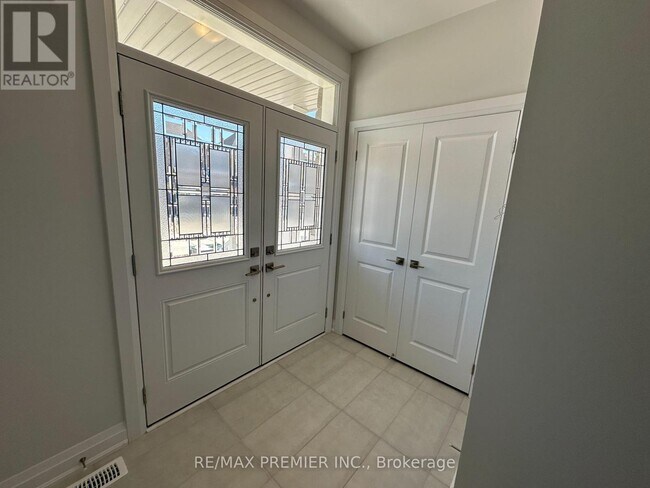 Building Photo - 6 La Reine Ave