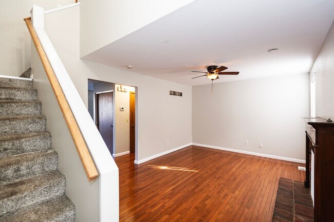 Building Photo - Spacious 2-Bedroom, 2.5-Bathroom Home