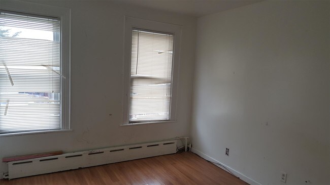 Building Photo - 1061 E 94th St