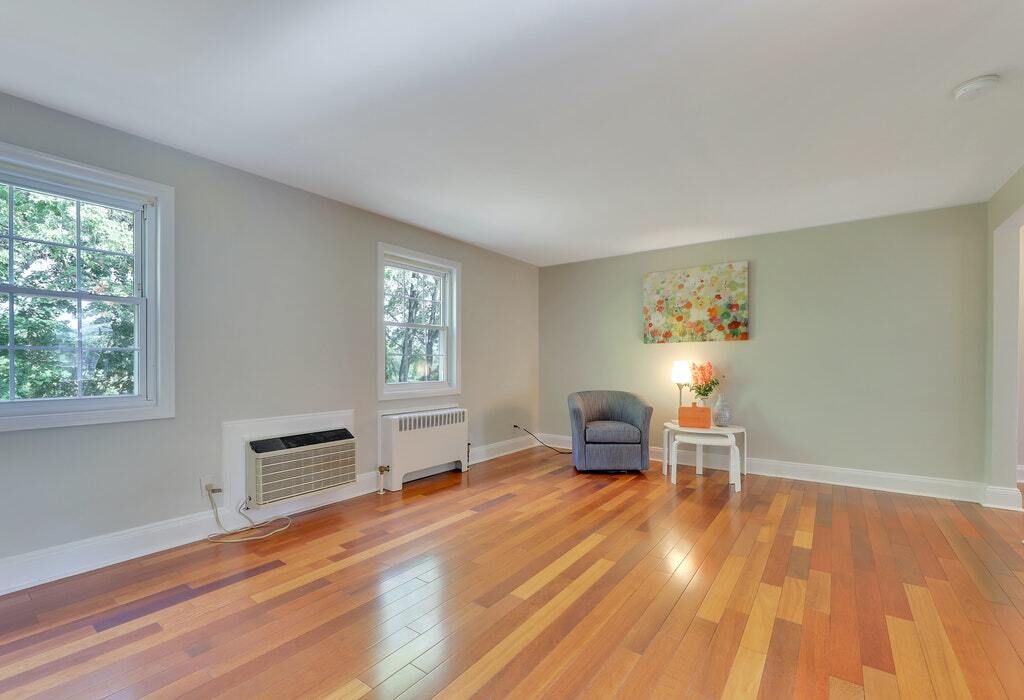 Foto principal - 102 Clark Ct