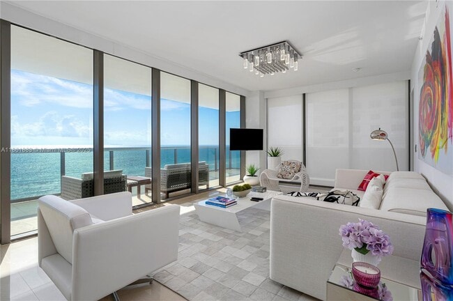 Building Photo - 5875 Collins Ave