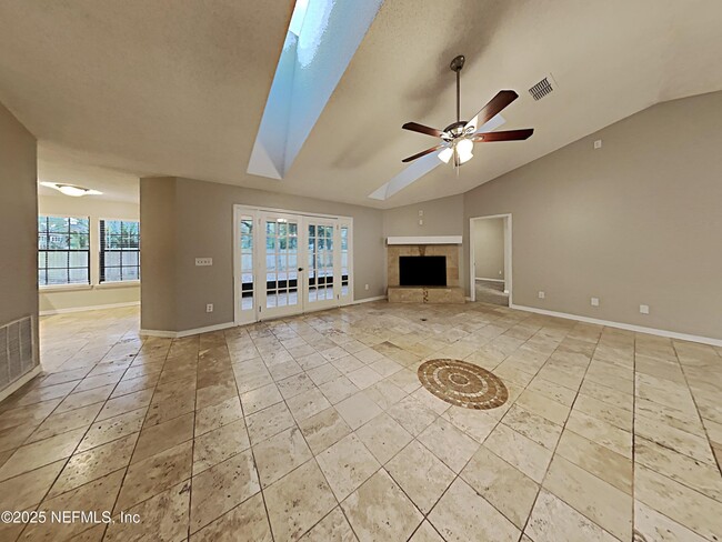 Foto del edificio - 4836 Rustic Woods Dr
