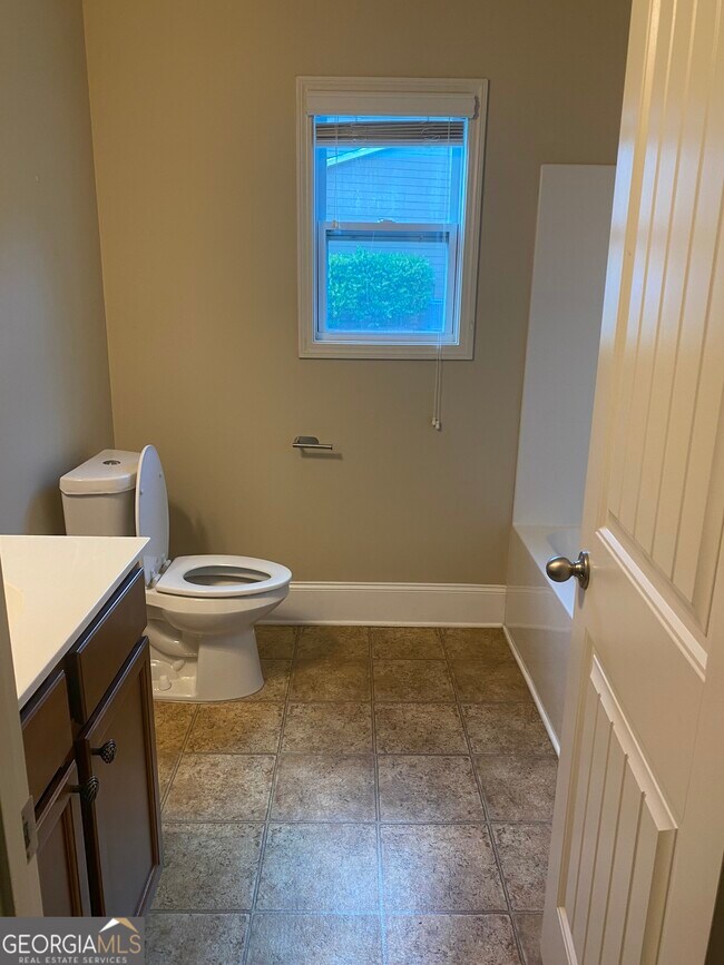 Building Photo - 285 Mulberry Dr