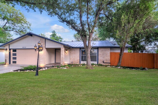 Foto del edificio - Nice 3-Bedroom 2-Bathroom Home in Camelot II