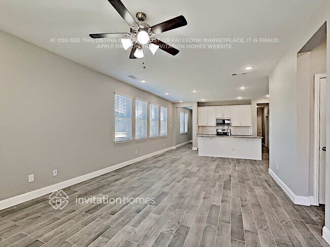 Foto del edificio - 1638 Luckenbach Dr