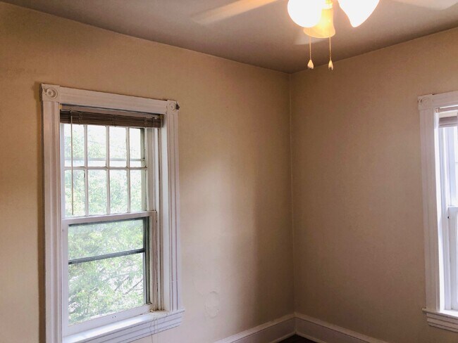 Foto del edificio - Freshly updated duplex! Move in ready!