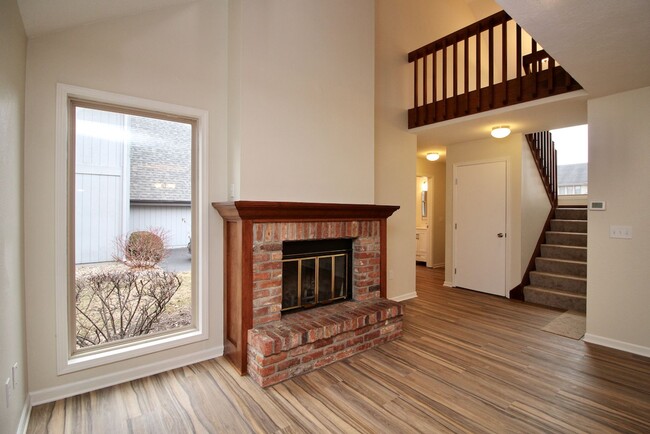 Building Photo - Sylvania 3 Bed/2.5 Bath Townhouse/Condo wi...