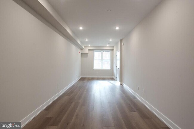 Foto del edificio - 3849 Fairmount Ave