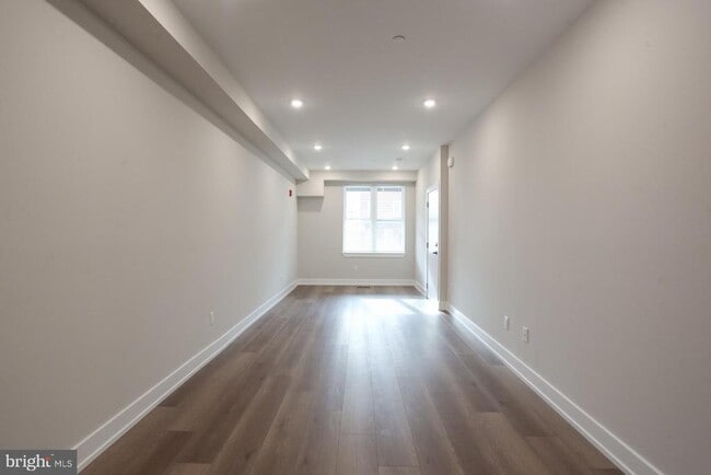 Building Photo - 3849 Fairmount Ave