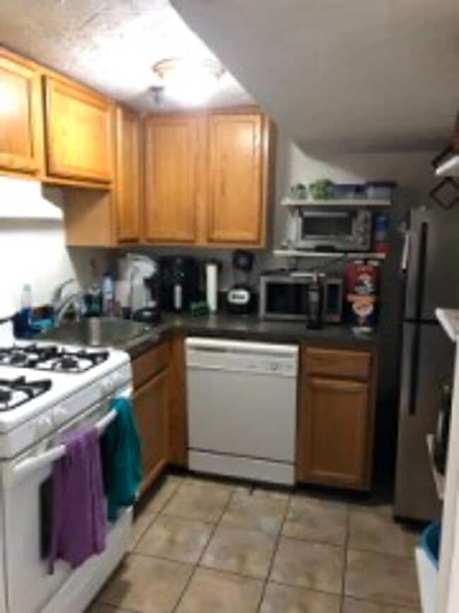 Photo - FENWAY 3 BR 2 BATH (9/1) - In Unit Laundry - NO FEE Apartment