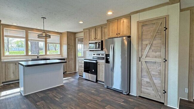 Foto del edificio - 1501 Thompsonville Ln
