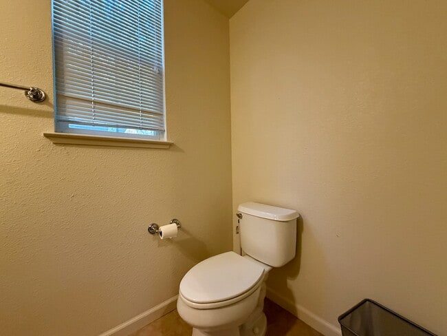 Building Photo - 2100 Beech Cir