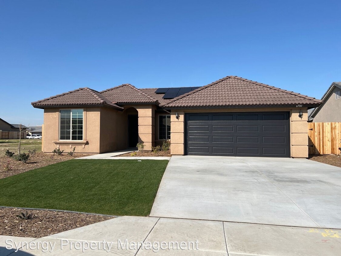 4 br, 2 bath House 6700 Sunchase Drive House Rental in Bakersfield