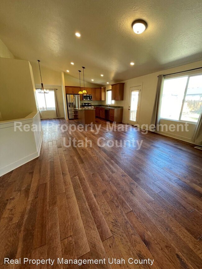 Building Photo - 3 br, 2.5 bath House - 458 N 400 W