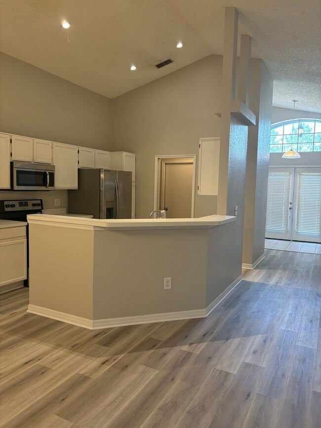 Building Photo - Cute Mt Dora Home, Great location. Many up...