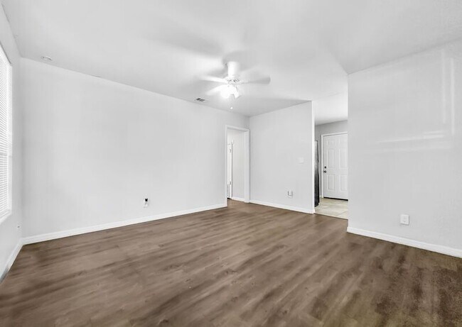 Building Photo - 9136 Tamworth Rd