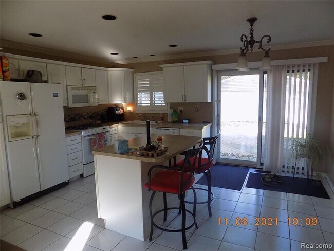 Foto del edificio - 3255 W Utica Rd