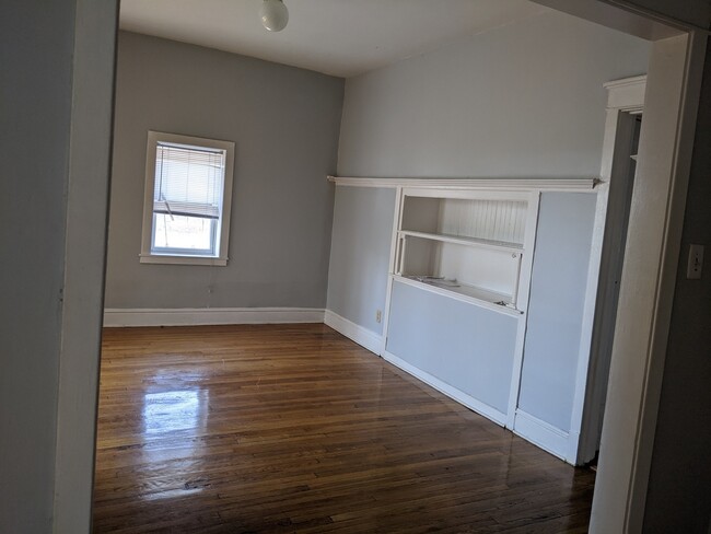 Building Photo - 2144 W Van Buren St