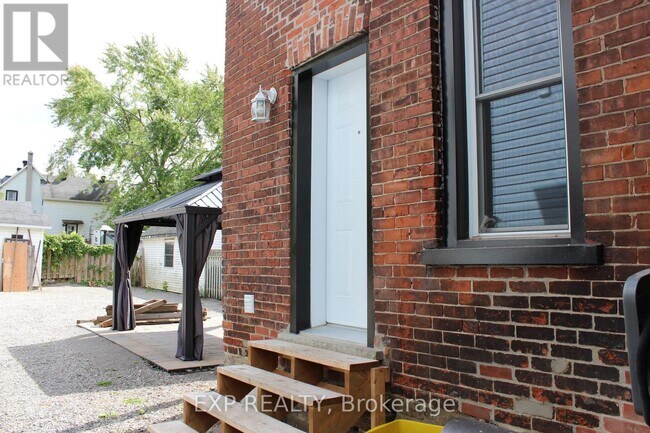 Building Photo - 9 Kent St