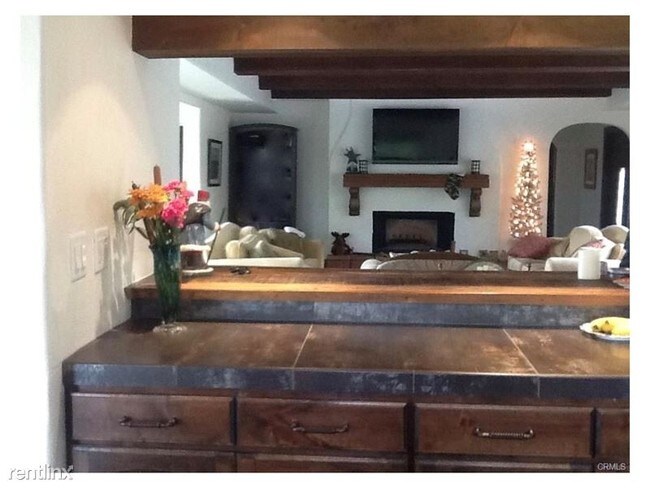 Foto del edificio - 1 W Pomegranate Rd