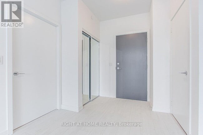 Building Photo - 10 De Boers Dr