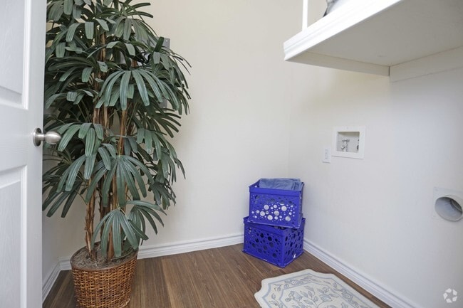 2HAB, 2BA - 1038SF - LAVANDERÍA - Treymore at McKinney