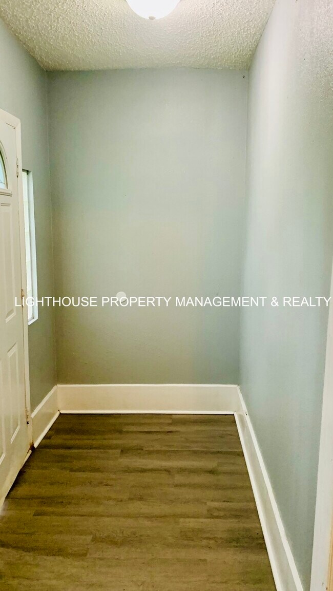 Photo - Cozy 2 Bed/1 Bath Home with Fenced Yard!