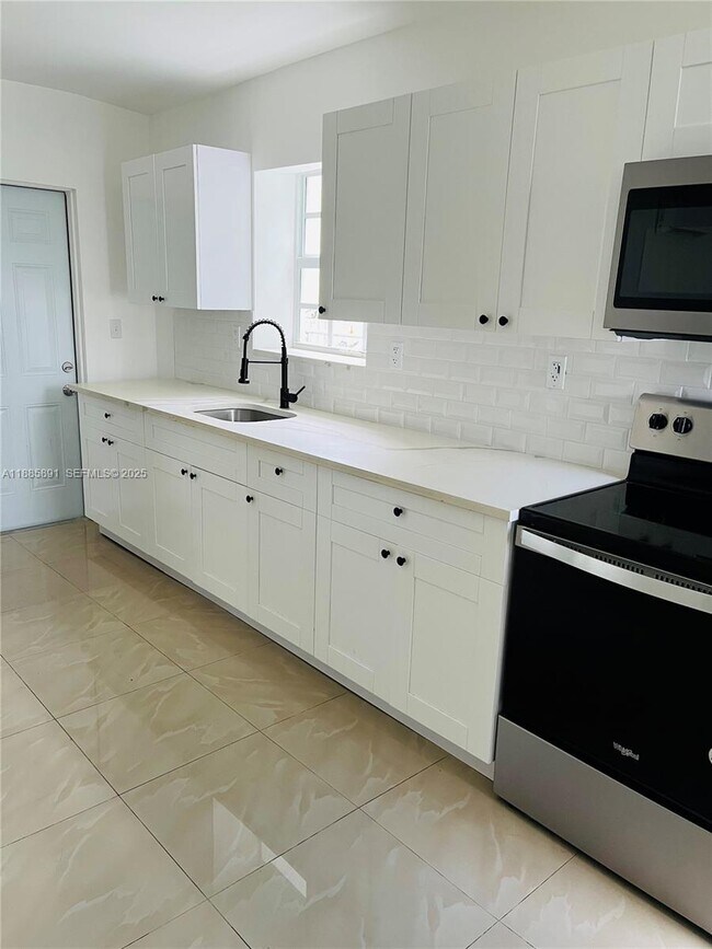 Foto del edificio - 1935 Marseille Dr