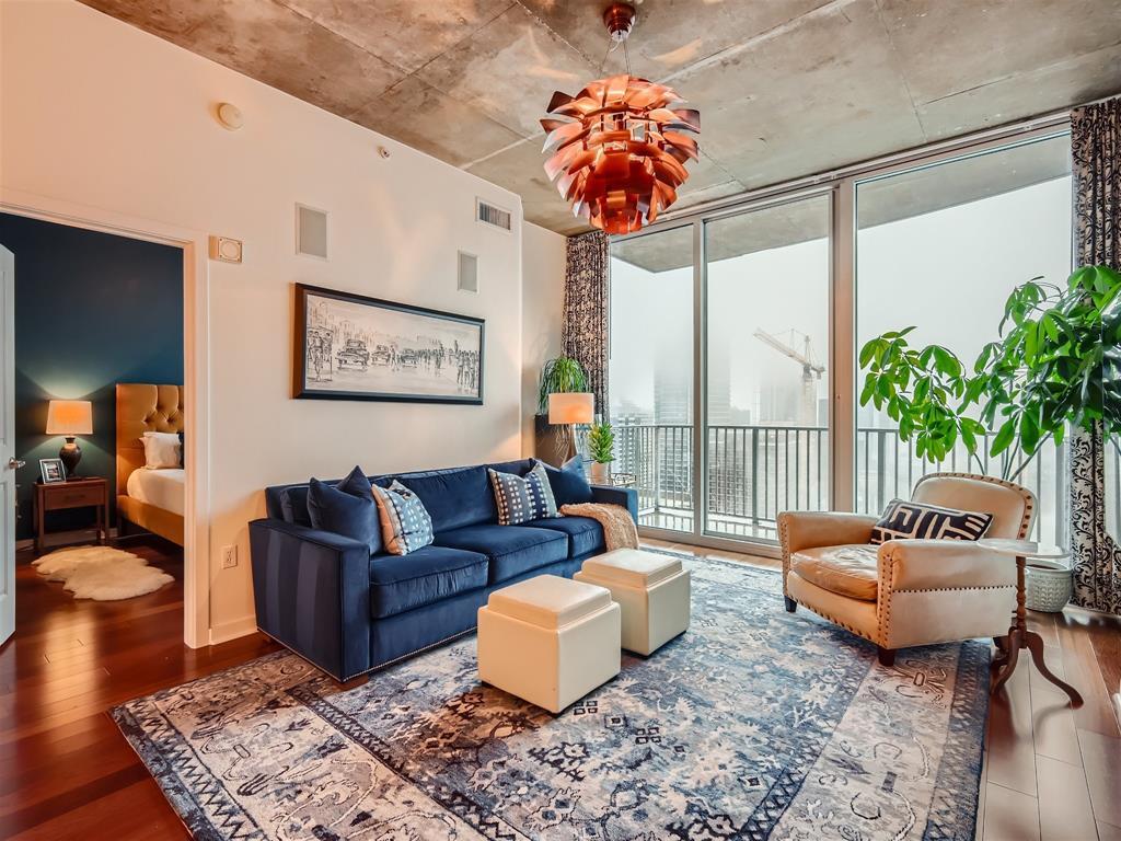 Primary Photo - 360 Nueces St