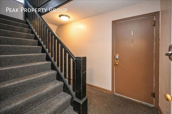 Building Photo - 2361 Ravine St
