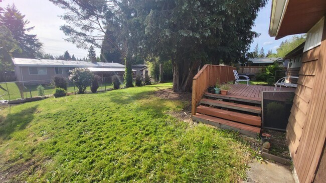 Foto del edificio - 943 165th Ave SE Bellevue, WA 98008 $2,500...