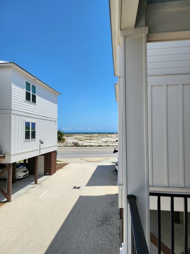 Building Photo - New 2 bedroom/3 bath Beach Cottage in Gulf...