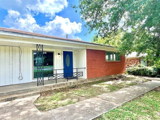 Building Photo - 2614 Denison St