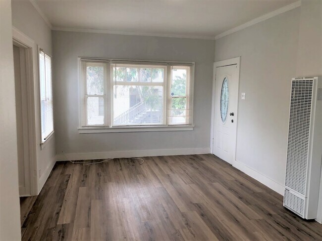 Foto del edificio - 923 N Park Cir