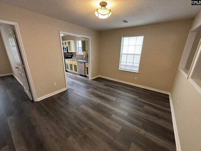 Foto del edificio - 107 Chapelwood Dr