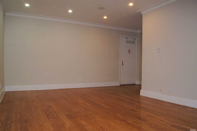 Building Photo - 132-35 Sanford Ave