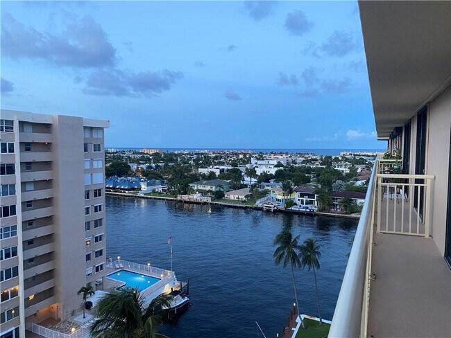 Foto del edificio - 3100 NE 48th St