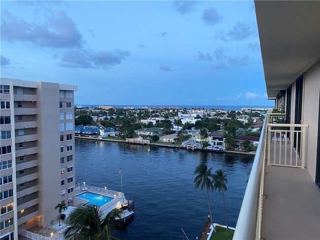 Building Photo - 3100 NE 48th St