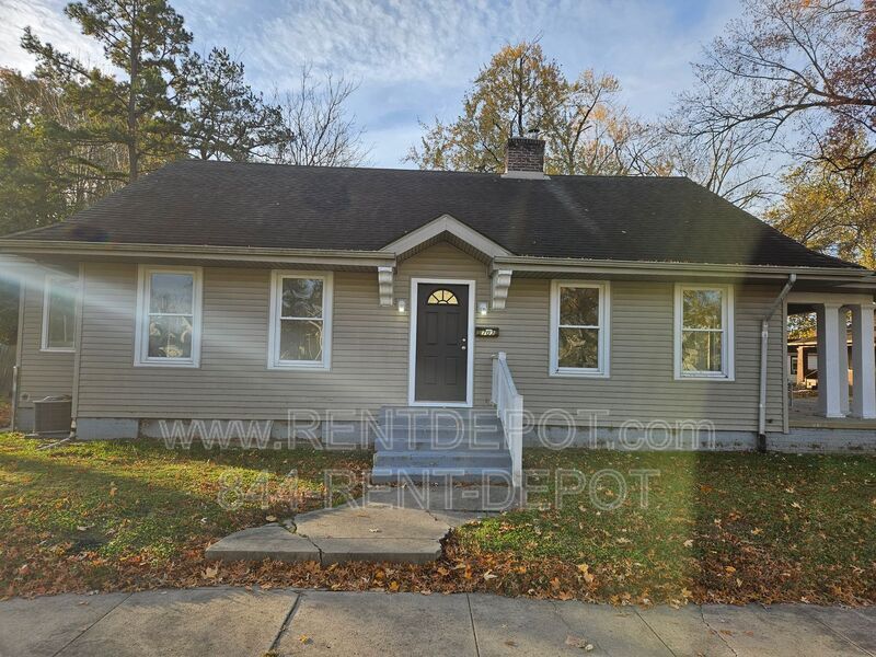 Foto principal - 703 Ravenswood Dr