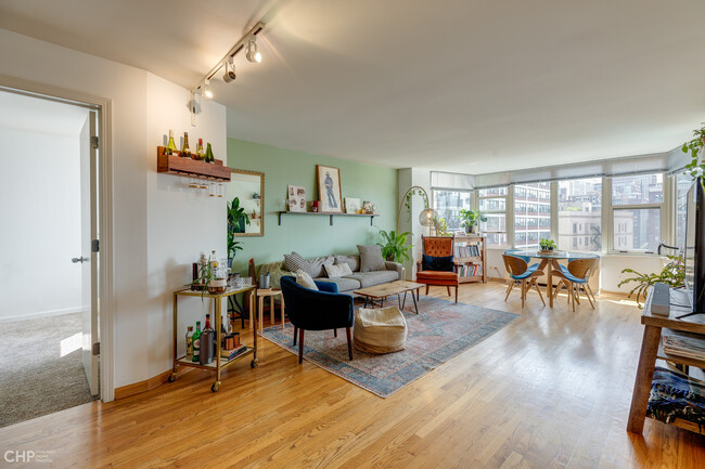 Foto del edificio - 525 W Hawthorne Pl