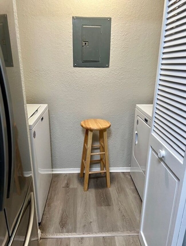 Building Photo - Available now! Newly updated 1/1 in Waterf...