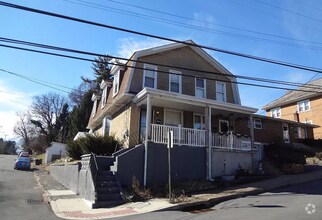Building Photo - 900 Ridge St