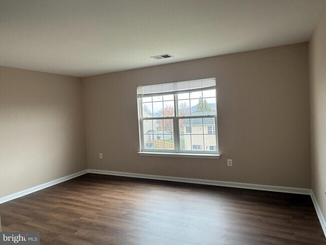 Foto del edificio - 2165 Cottonwood Ln