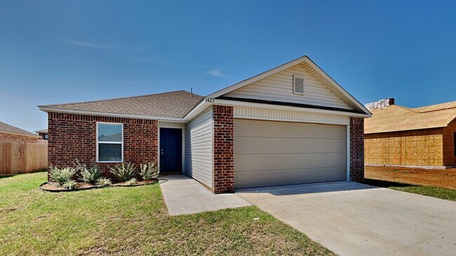 Foto del edificio - Lovely 3 Bed 2 Bath Home in Shawnee