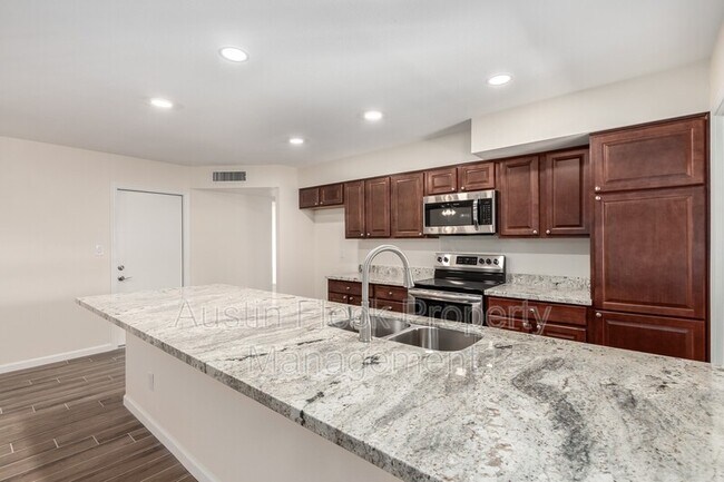 Foto del edificio - 2427 E La Jolla Dr