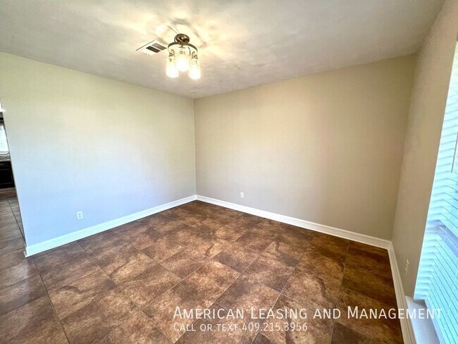 Building Photo - Newly Remodeled 3 Bedroom Available!